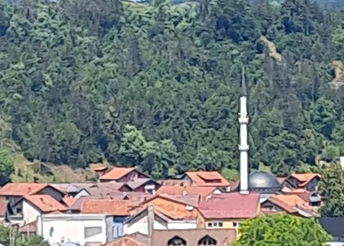 アパート Hukanovic